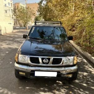 نیسان پیکاپ دو کابین _ 81