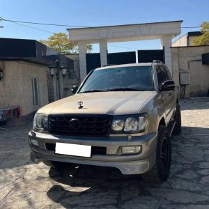 تویوتا لندکروز اتاق 100 هشت سیلندر _ 2006