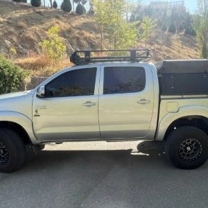 تویوتا هایلوکس دو کابین بلند با لوازم آفرودی برند _ 2013