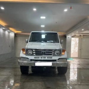 تویوتا لندکروز وانت سری هفتاد سهند _ 82